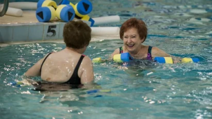 la piscina se recomienda para todos y siempre